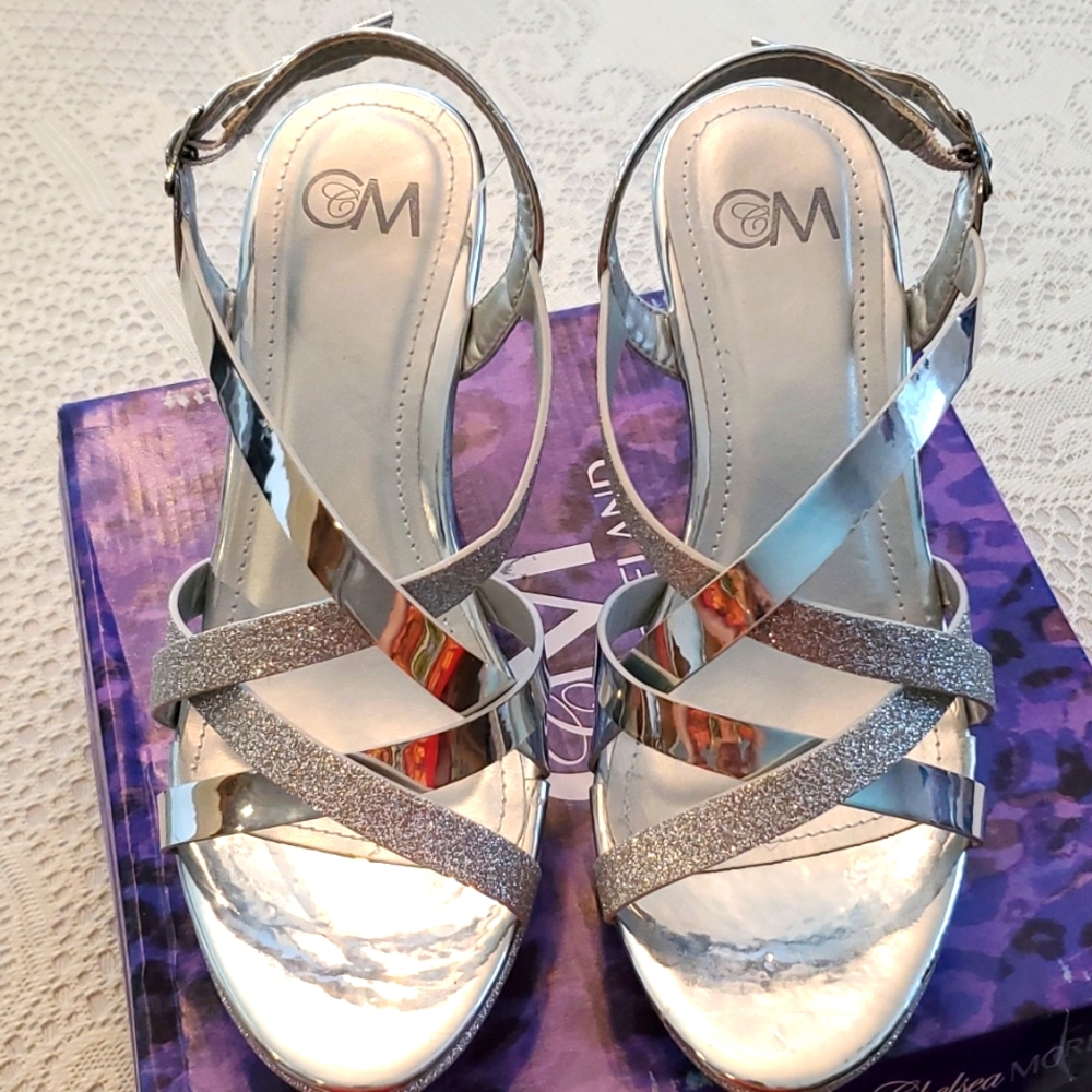 Elegant wedges sandal